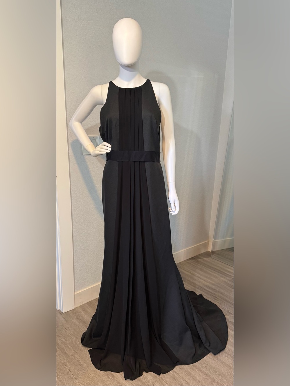 Badgley Mischka Luxury Pleated Chiffon Halter Gown with Train Size 14